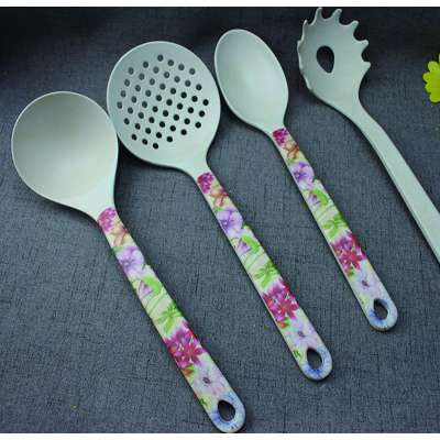 Different Shape Kitchen Tools for Salad or Pasta